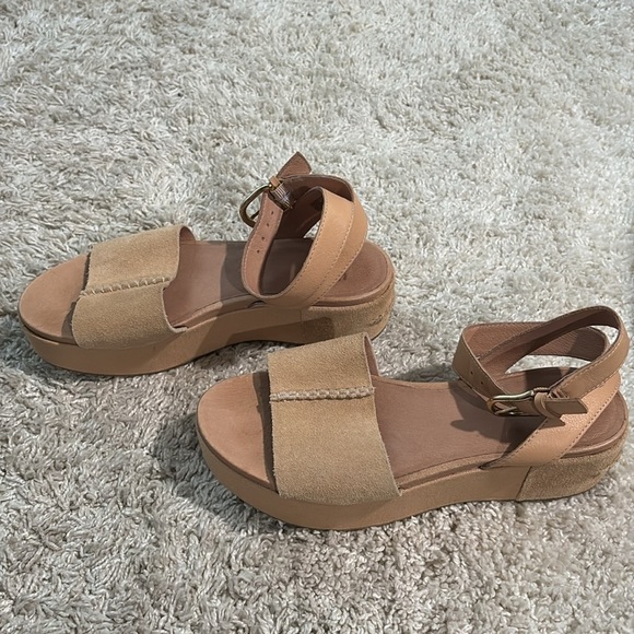 Ugg Marchella Platform Sandals - Picture 3 of 8